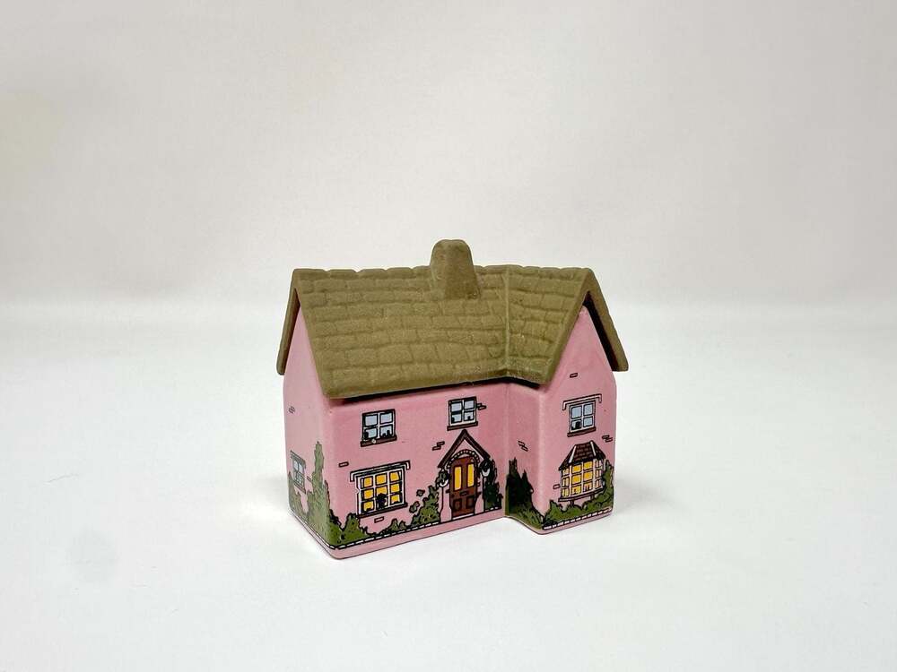 Vicarage # 20 the Pink House by Wade England Whimsey-on-Why Village Miniatures